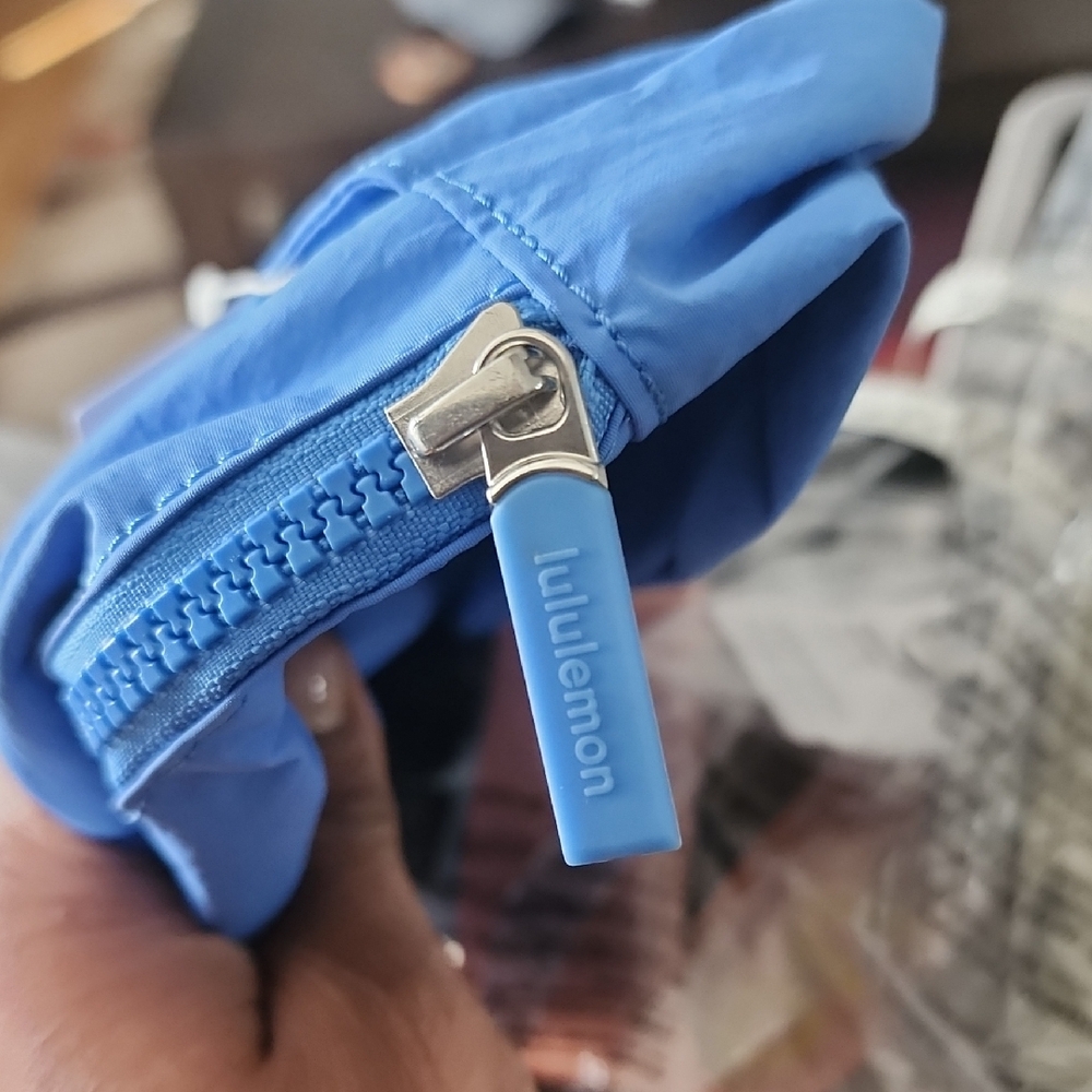 SOLD...NWT Llulemon Blue Double-Zip Pouch - Picture 3 of 3